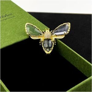 Bee Brooch Light Catching Sparkling Cubic Zirconia & Reflective Smokey Crystals